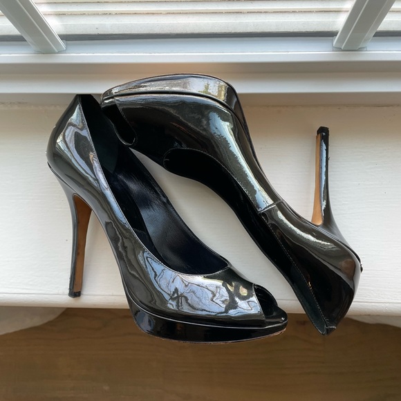 DIOR black patent pumps. Slight wear, but cannot see when on. Size 38.5 - Picture 6 of 10